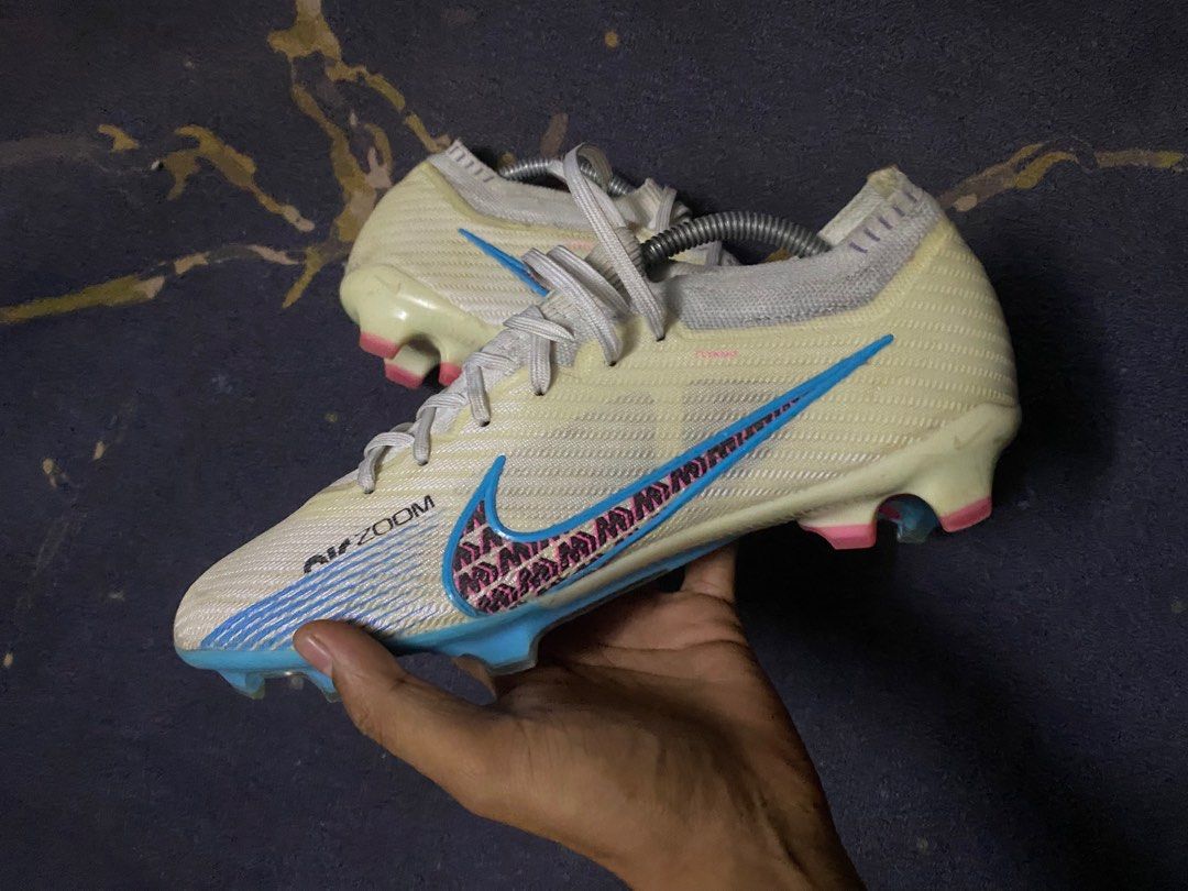 Kasut bola nike 219 clearance