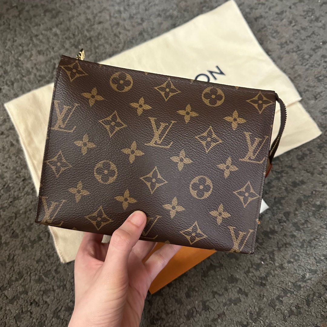 LV Toiletry 19 M47544