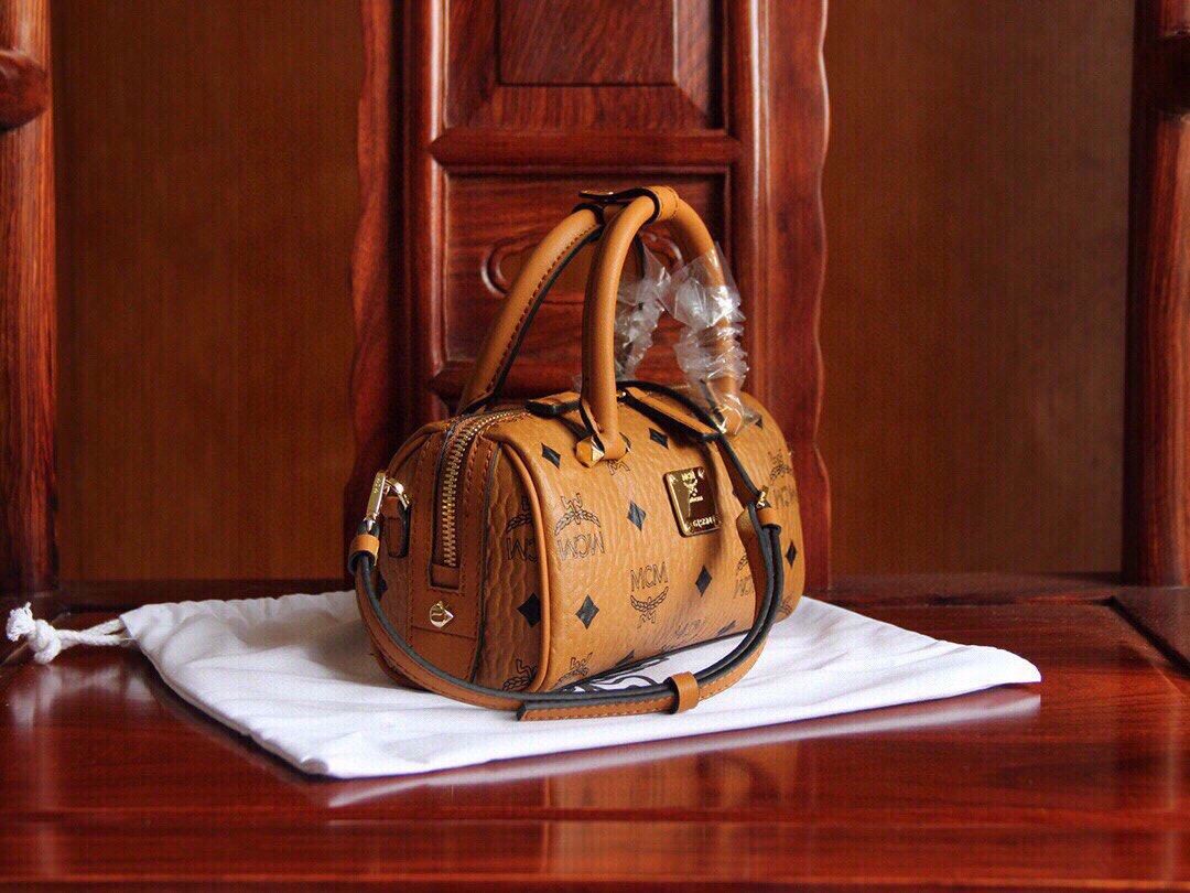 MCM ESSENTIAL VISETOS Bag For Woman 666212 001A Authentic