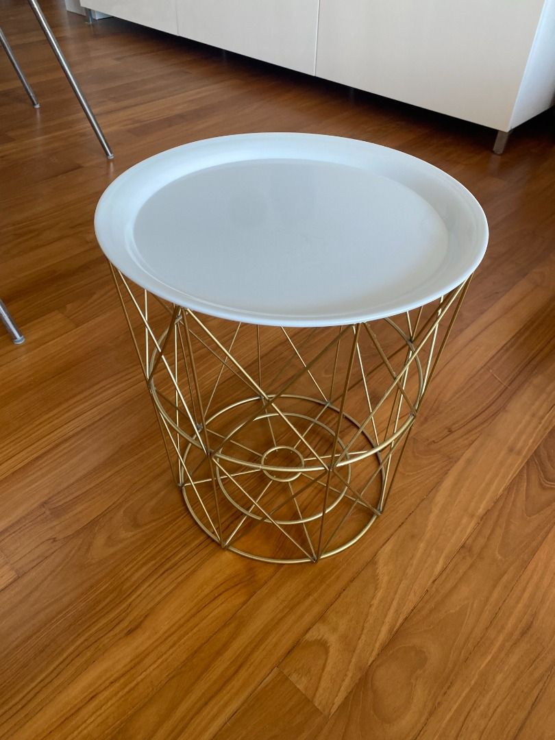 Wire table with tray top 2025