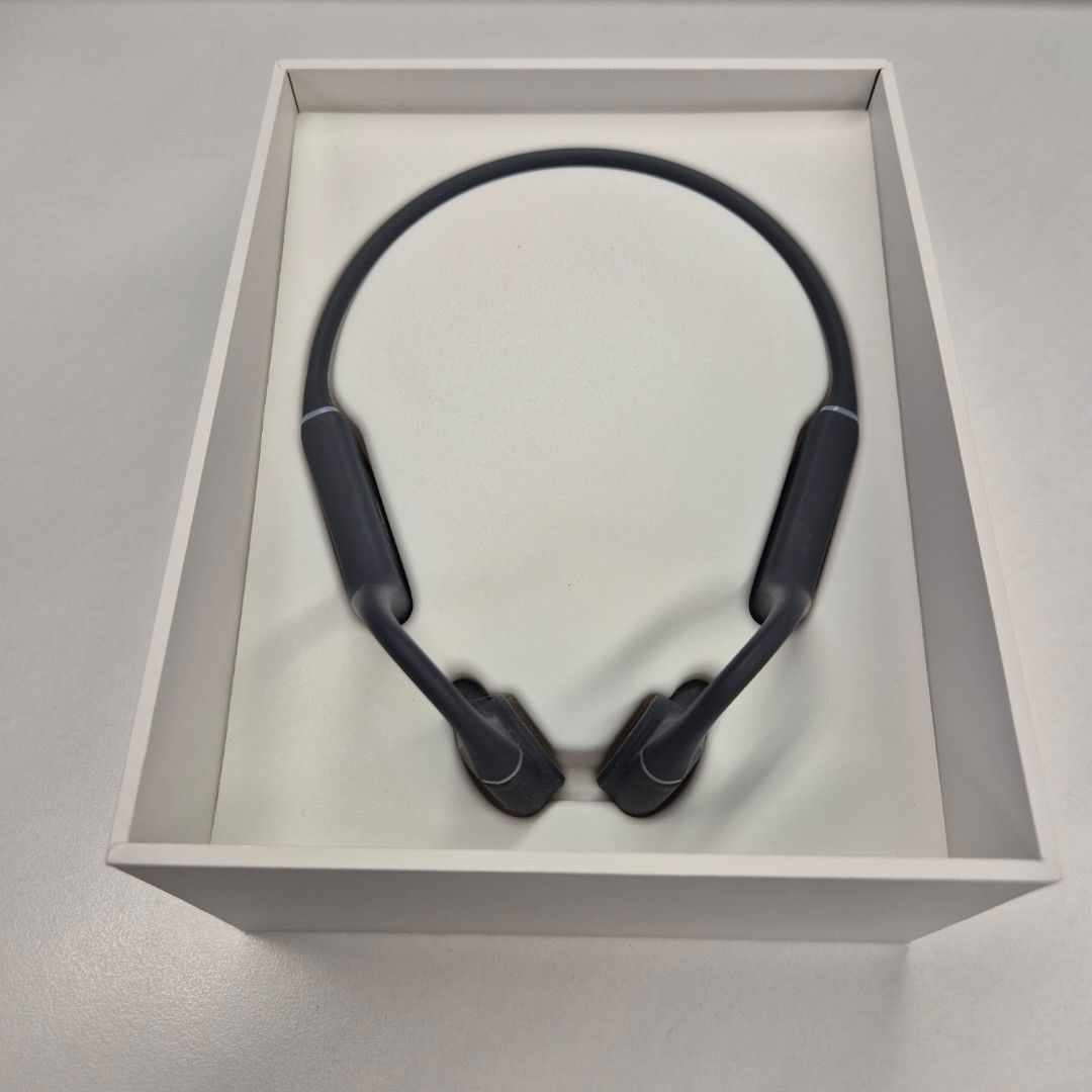 NAENKA RUNNER DIVER 2 with Case (Category: Earphones) located in Muntinlupa City. Submitted by aepestolante (Listing ID 1321582630, Image 2). Description: Naenka Runner Diver 2 IP68 Waterproof Bone Conduction Earphones complete with accessories and case Used only twice for swimming Rarely used NOTE: You have to put your mp3 music manually as bluetooth mode doesn't work under the water..