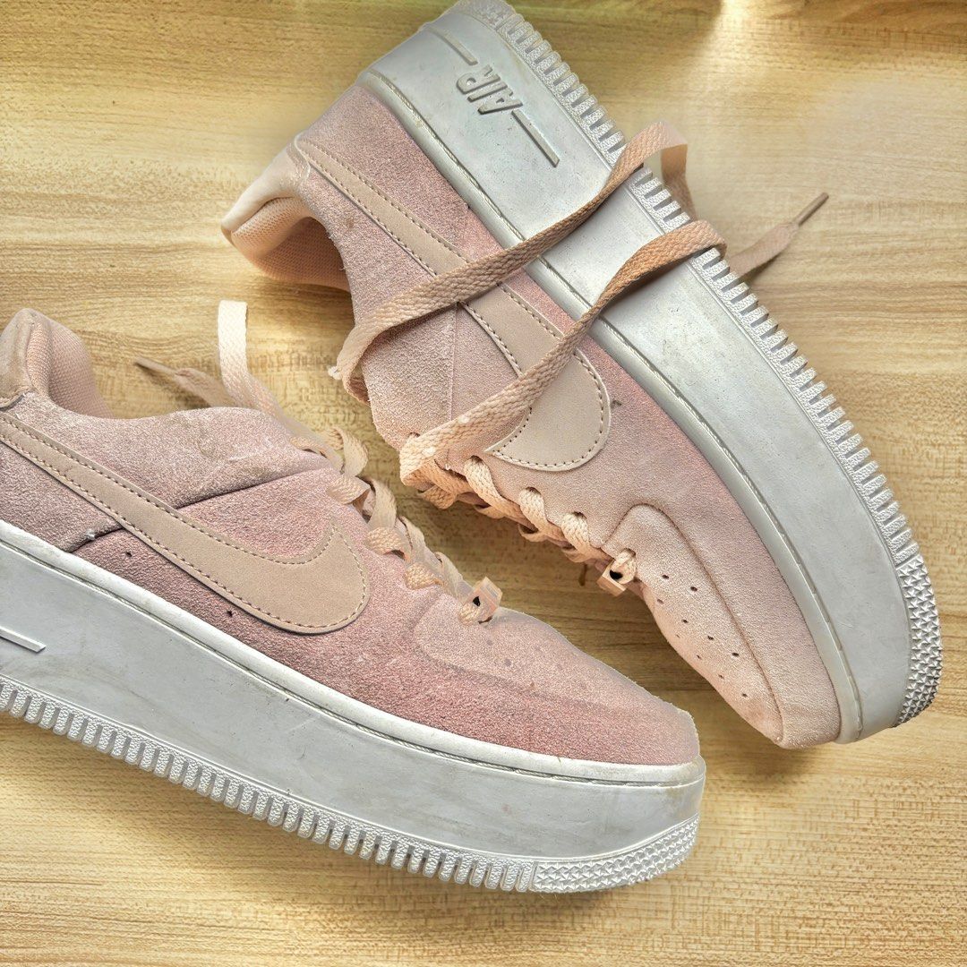 Pink nike sage hotsell