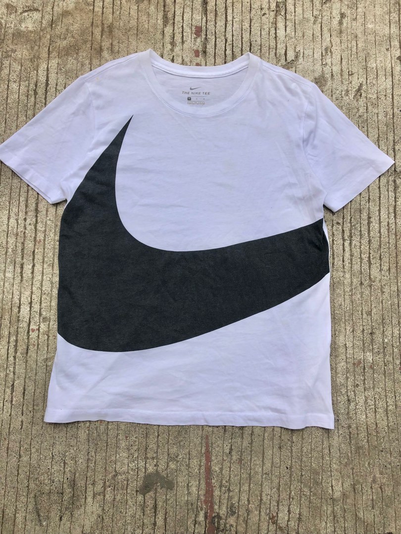 big swoosh nike shirt