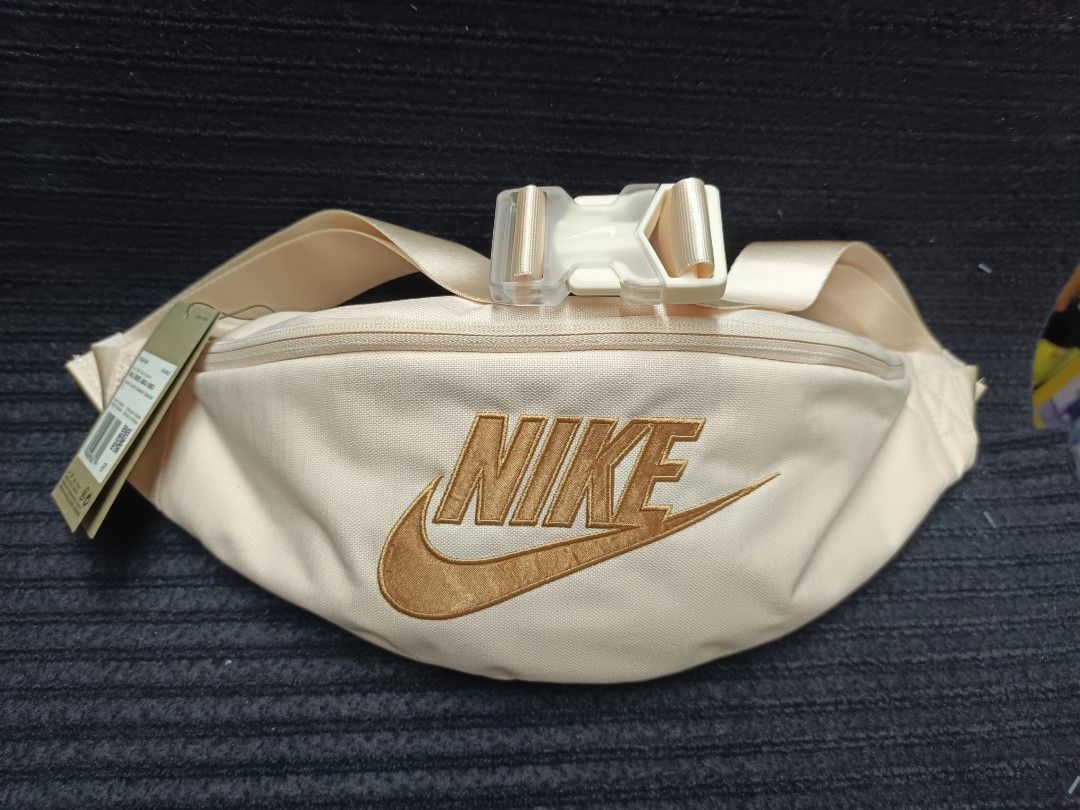 Nike heritage funny pack 3 L Women s Fashion Bags Wallets Cross body Bags on Carousell
