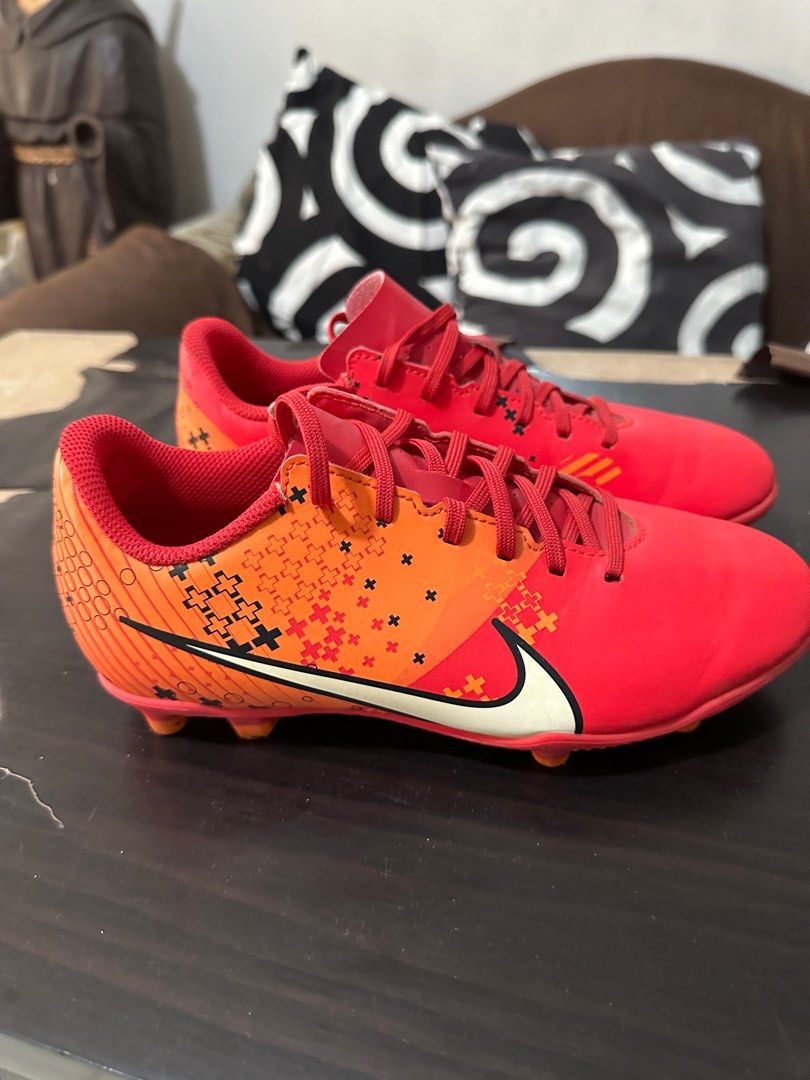 Nike JR Mercurial Vapor 15 football shoes size 4.5Y Babies Kids Babies Kids Fashion on Carousell