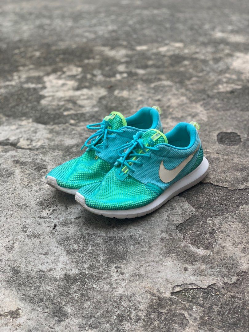 Nike roshe run mint green discount