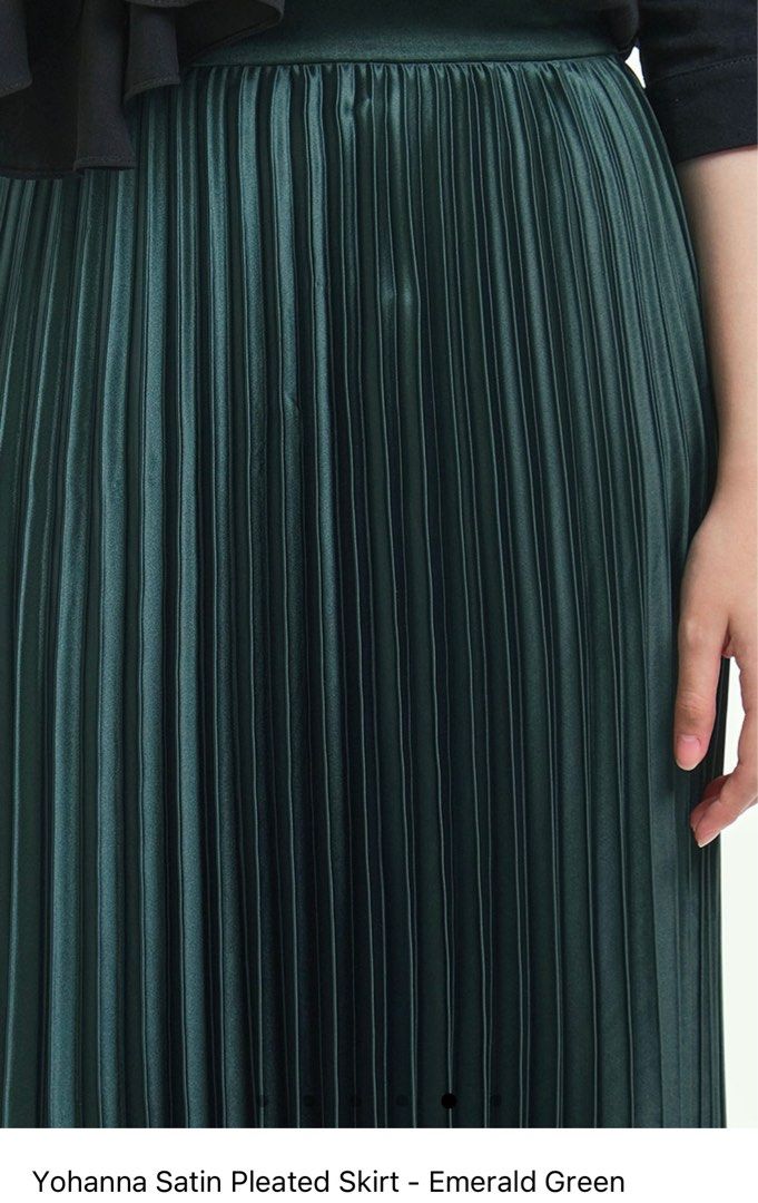 Emerald green satin pleated skirt deals