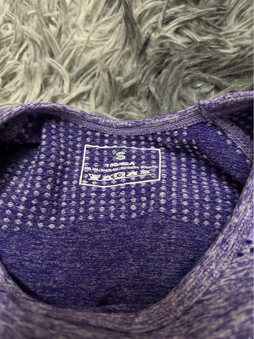 Seamless Cropped Yoga Top Lavender (Category: Activewear) located in San Pablo. Submitted by flohro (Listing ID 1321524911, Image 2). Description: Lightly used No flaws.