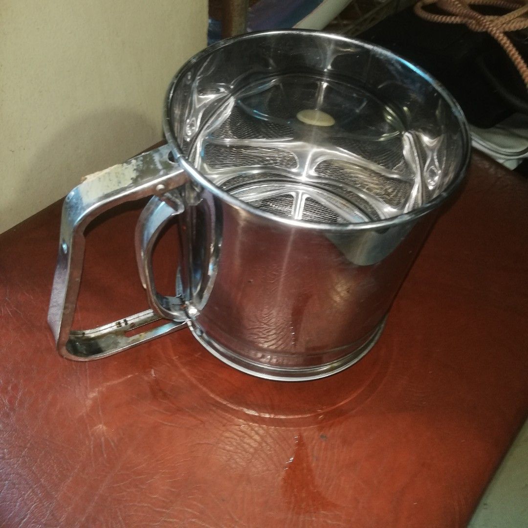 stainless flour sifter (Category: Bakeware) located in Paranaque City. Submitted by 4thestate.surplusan (Listing ID 1321494827, Image 1). Description: stainless flour sifter, 12cm diameter x 13 cm height..