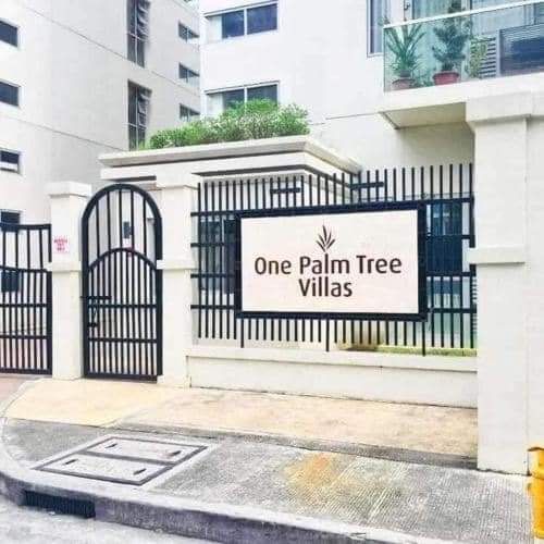 STUDIO TYPE (HIGH CEILING) CONVERTIBLE TO LOFT TYPE (Category: Apartments & Condos) located in Muntinlupa City. Submitted by mac_roldan1028 (Listing ID 1321542530, Image 1). Description: ✅ One Palm Tree Villas ✅ Studio type 32 sqm With Balcony ✅ High Ceiling convertible to Loft ✅ Fully Furnished ✅ With Clean Title ✅ Unit only no parking slot ✅ High Floor Facing Church/Hotel ✅ UNIT TIED UP WITH AIR BNB ALREADY ✅ KUMUKITA 40-50K monthly Nett na ✅ R