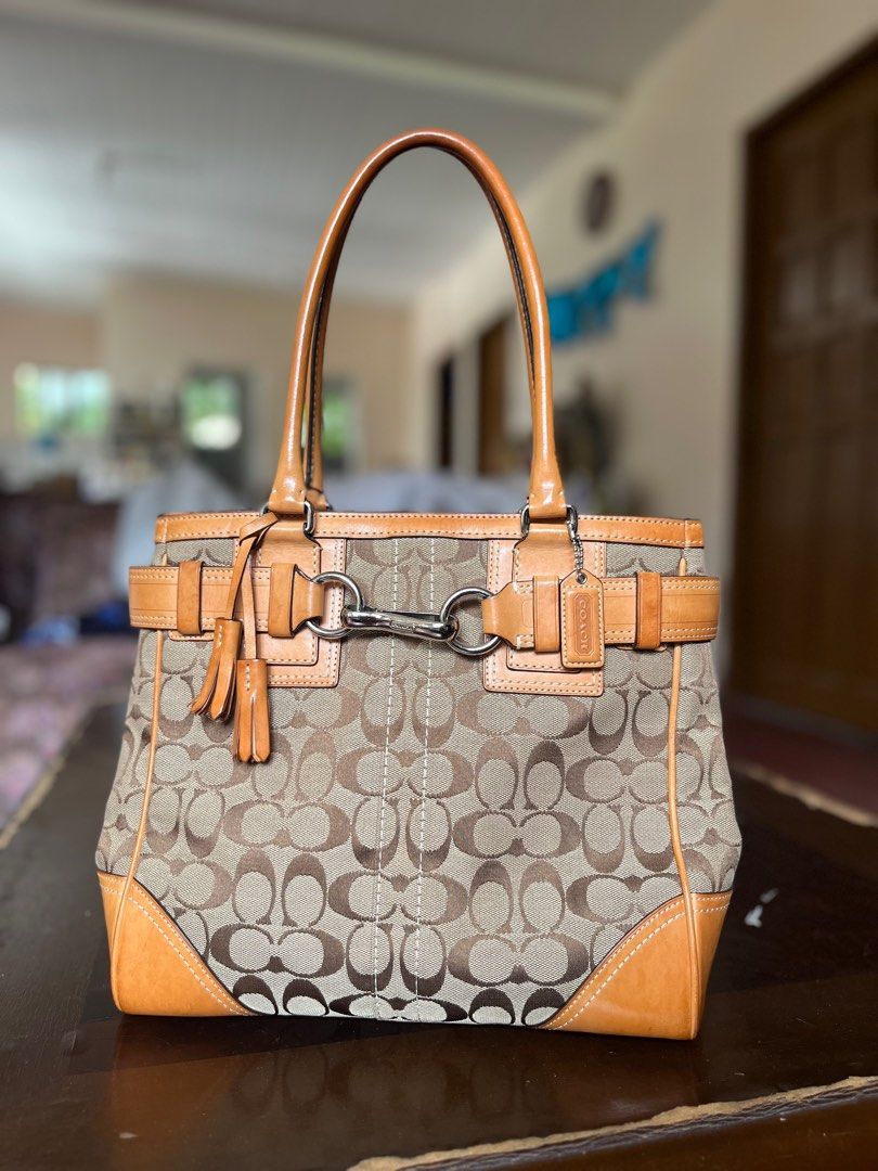 Coach hampton signature tote top