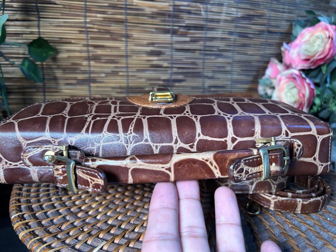 VOGLINE Vintage bag. Unique bag (Category: Luxury Bags & Wallets) located in Quezon City. Submitted by whatsinmyclosett (Listing ID 1321610308, Image 3). Description: VORLINE Vintage bag. Unique bag ☑️item in Japan ☑️ORIGINAL 💯 ☑️GOOD condition ☑️30 X 21 CM ☑️VINTAGE ‼️ ☑️manage your expectation this is second hand / Vintage Item Hindi Brand New Binibili mo! ♥️unique bag.. normal sign of used. Issue sa flap nya. May part ng feeling but loob is g