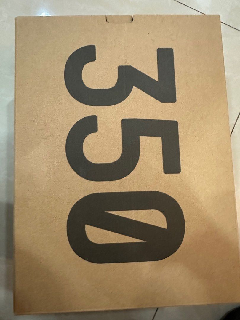 Yeezy 350 Triple White US 4.5 (Category: Sneakers) located in Manila. Submitted by twitch85 (Listing ID 1321583690, Image 2). Description: Yeezy 350 Triple White US 4.5 bought from adidas ph. Lightly used.