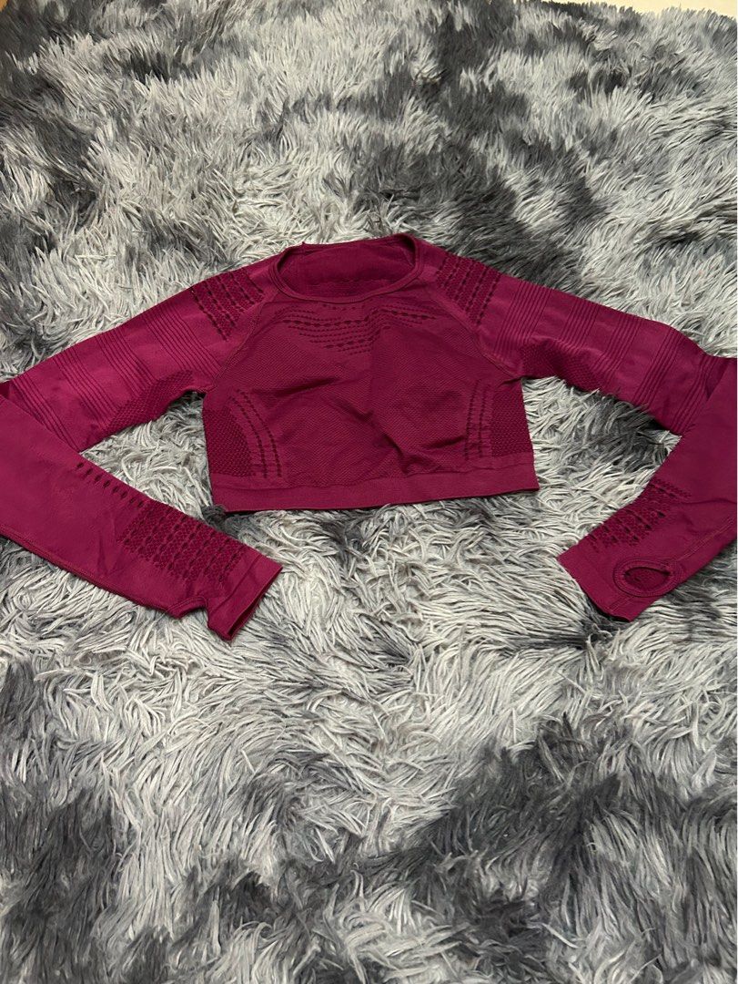 Yoga Top Maroon (Category: Activewear) located in San Pablo. Submitted by flohro (Listing ID 1321524216, Image 2). Description: Super nice actual No flaws .