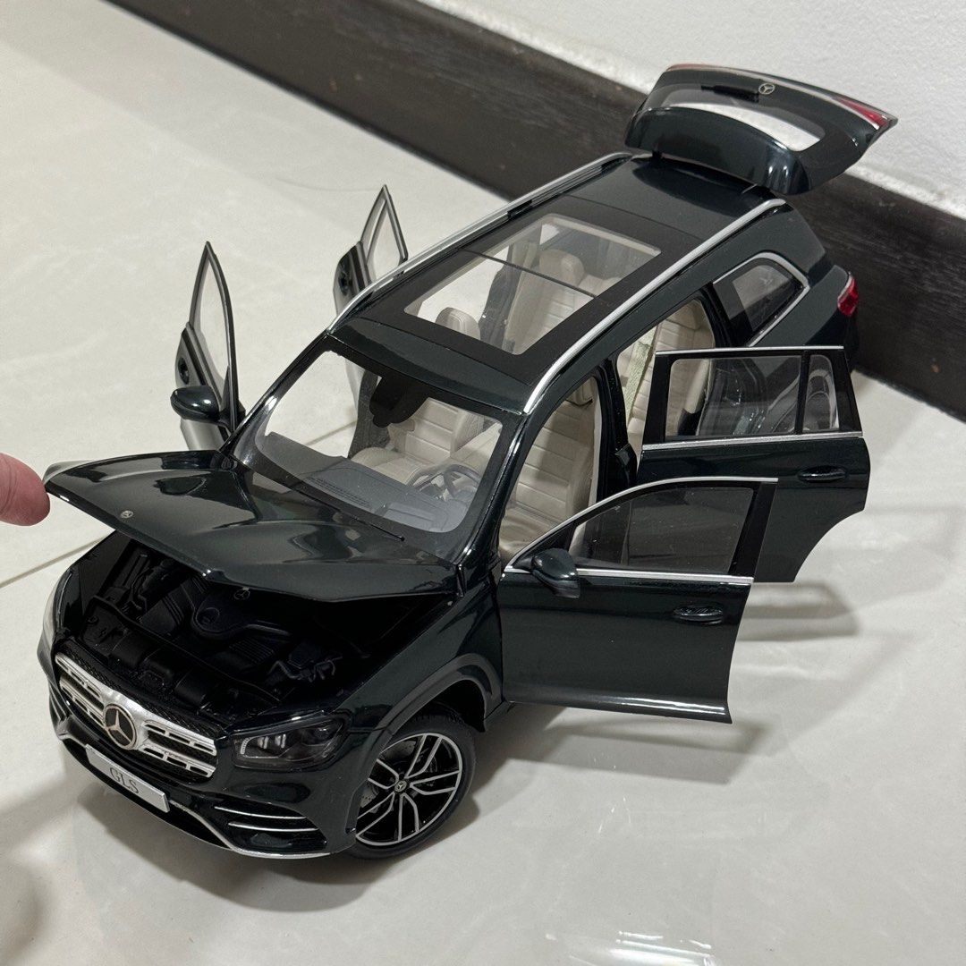 1:18 Paragon Mercedes Benz GLS Dealer Edition (Emerald Green