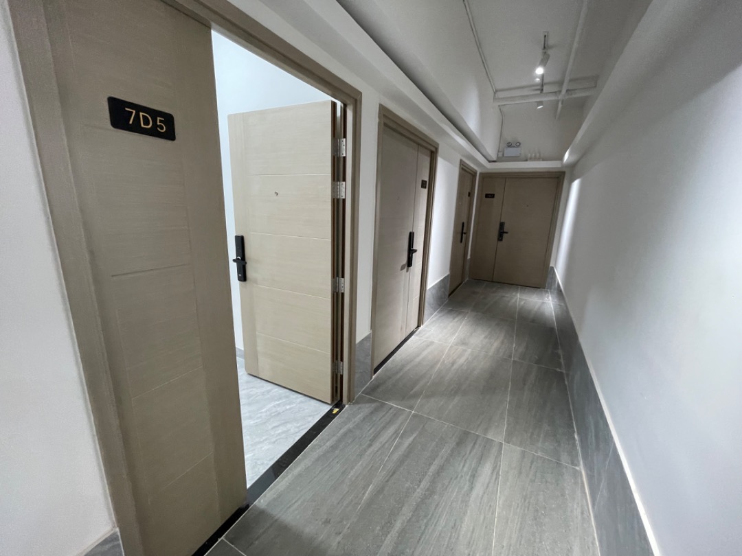 Yau Tong, Wah Fai Industrial Building, 380 sq.ft., 2-minute walk to MTR station, brand new renovation series. With window, toilet, water heater, smart password lock, and Wi-Fi, HK$7,500.  
Wah Fai Industrial Building, 380 sq.ft., 2-minute walk to MTR station, brand new renovation series. With window, toilet, water heater, smart password lock, and Wi-Fi. Current rent: 7.5K63437905799810110