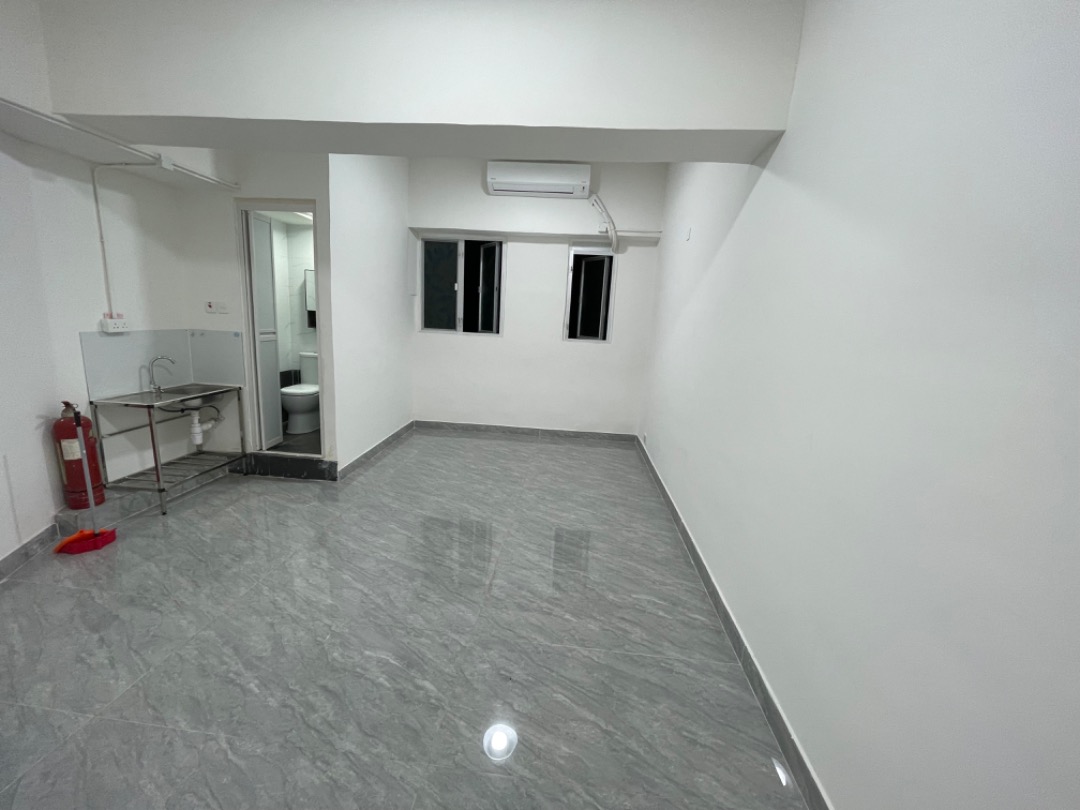 Yau Tong, Wah Fai Industrial Building, 380 sq.ft., 2-minute walk to MTR station, brand new renovation series. With window, toilet, water heater, smart password lock, and Wi-Fi, HK$7,500.  
Wah Fai Industrial Building, 380 sq.ft., 2-minute walk to MTR station, brand new renovation series. With window, toilet, water heater, smart password lock, and Wi-Fi. Current rent: 7.5K63437905799810112