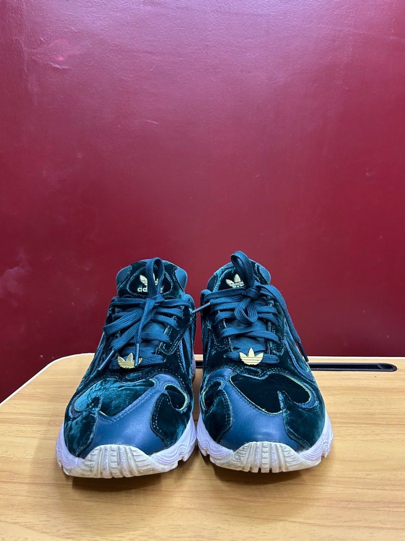 Adidas green velvet shoes top