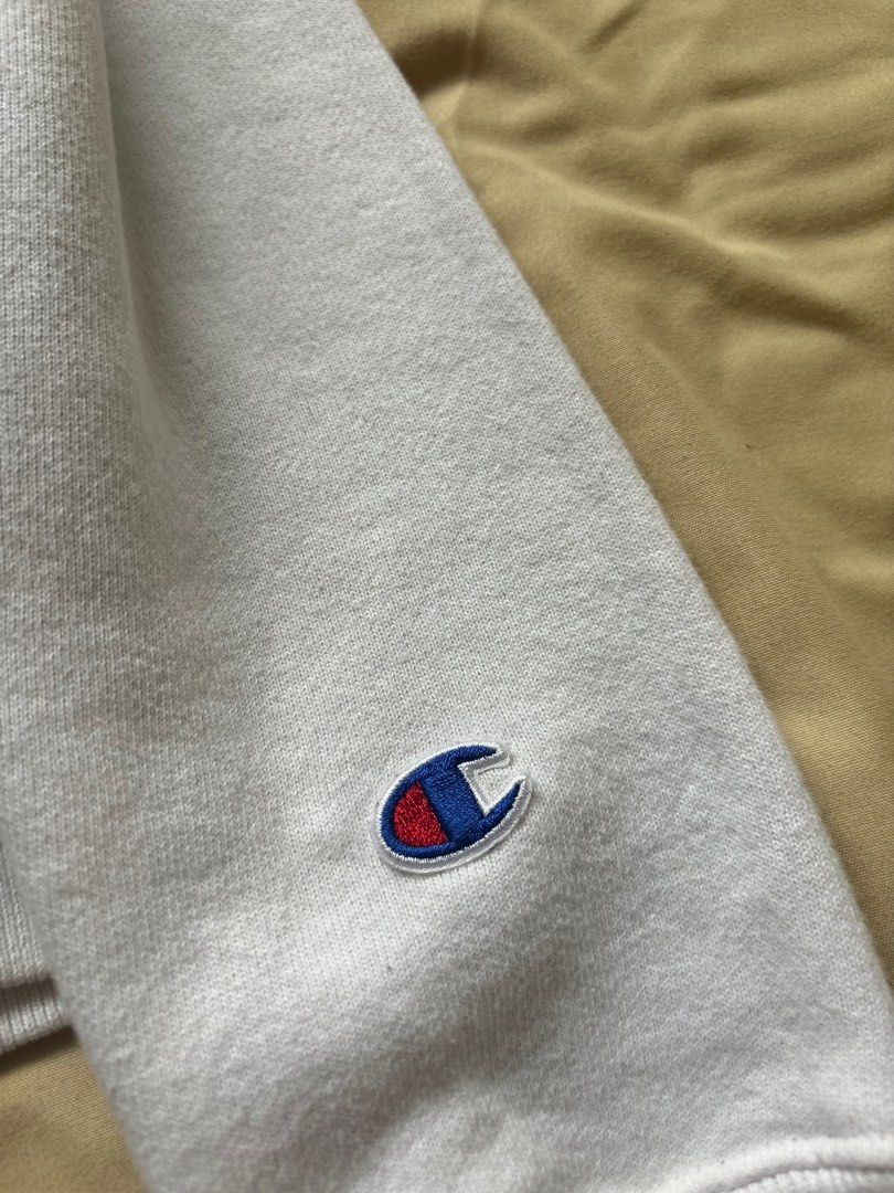 Authentic Champion Sweater (Category: Coats, Jackets and Outerwear) located in Quezon City. Submitted by goodstuffph (Listing ID 1321701761, Image 2). Description: - Authentic - Color: White - Issue: Has stains.