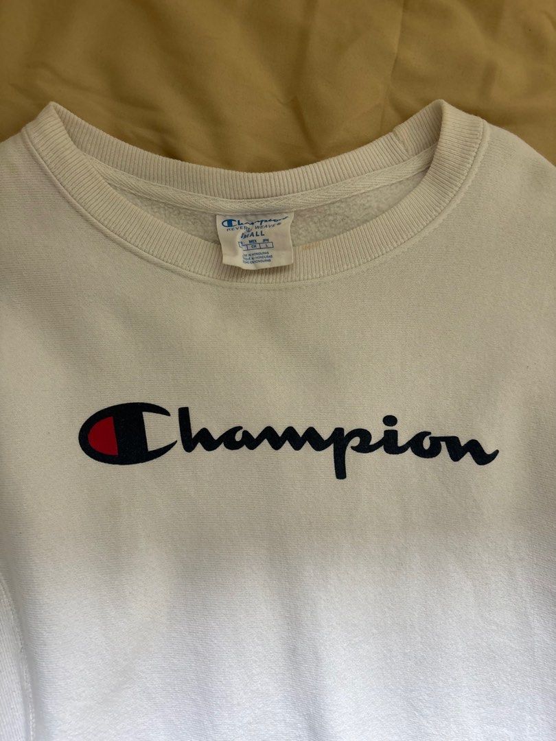 Authentic Champion Sweater (Category: Coats, Jackets and Outerwear) located in Quezon City. Submitted by goodstuffph (Listing ID 1321701761, Image 3). Description: - Authentic - Color: White - Issue: Has stains.
