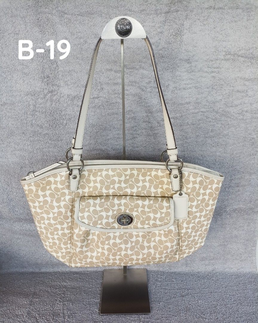 B 19 Coach F15135 Chelsea Leah Signature Luxury Bags Wallets on Carousell