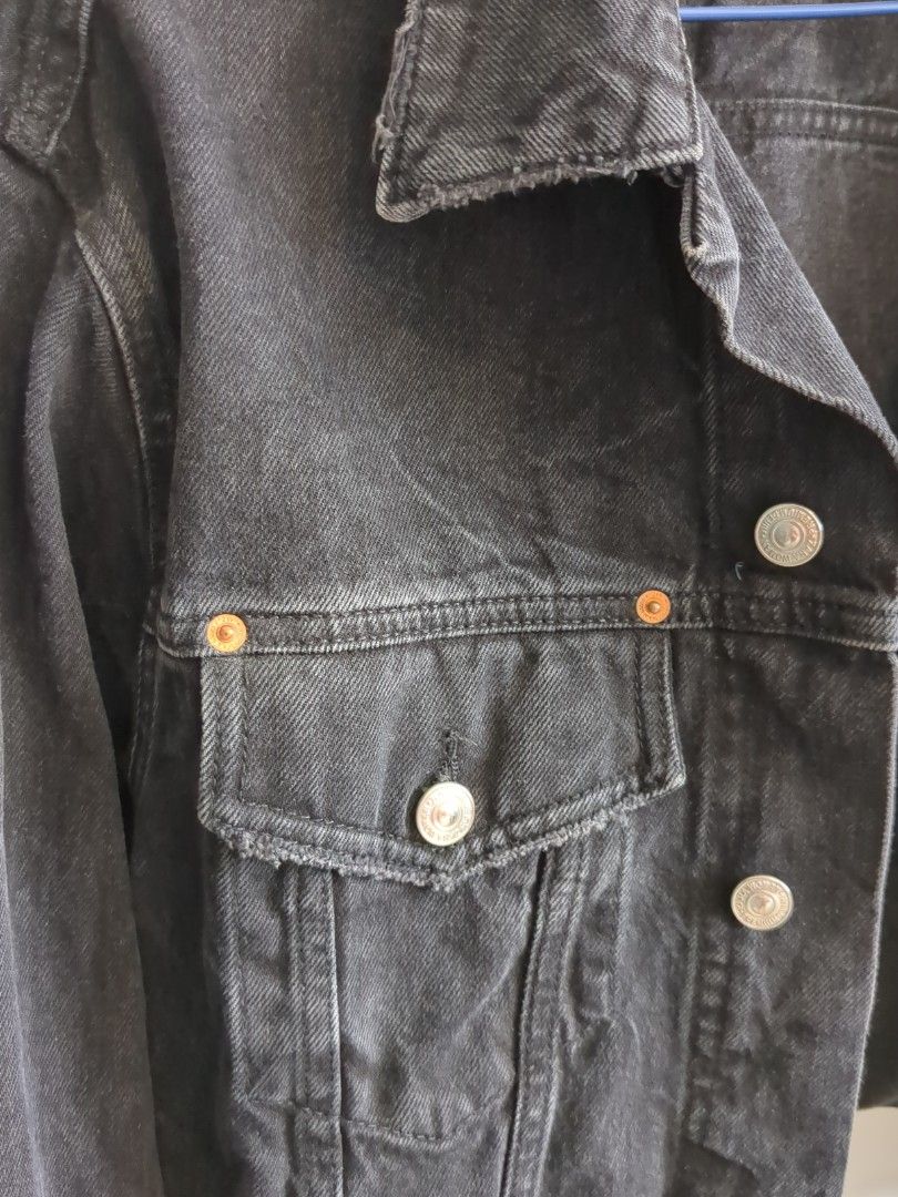 Black Zara boxy distressed cropped denim jacket Women s Fashion Coats Jackets and Outerwear on Carousell