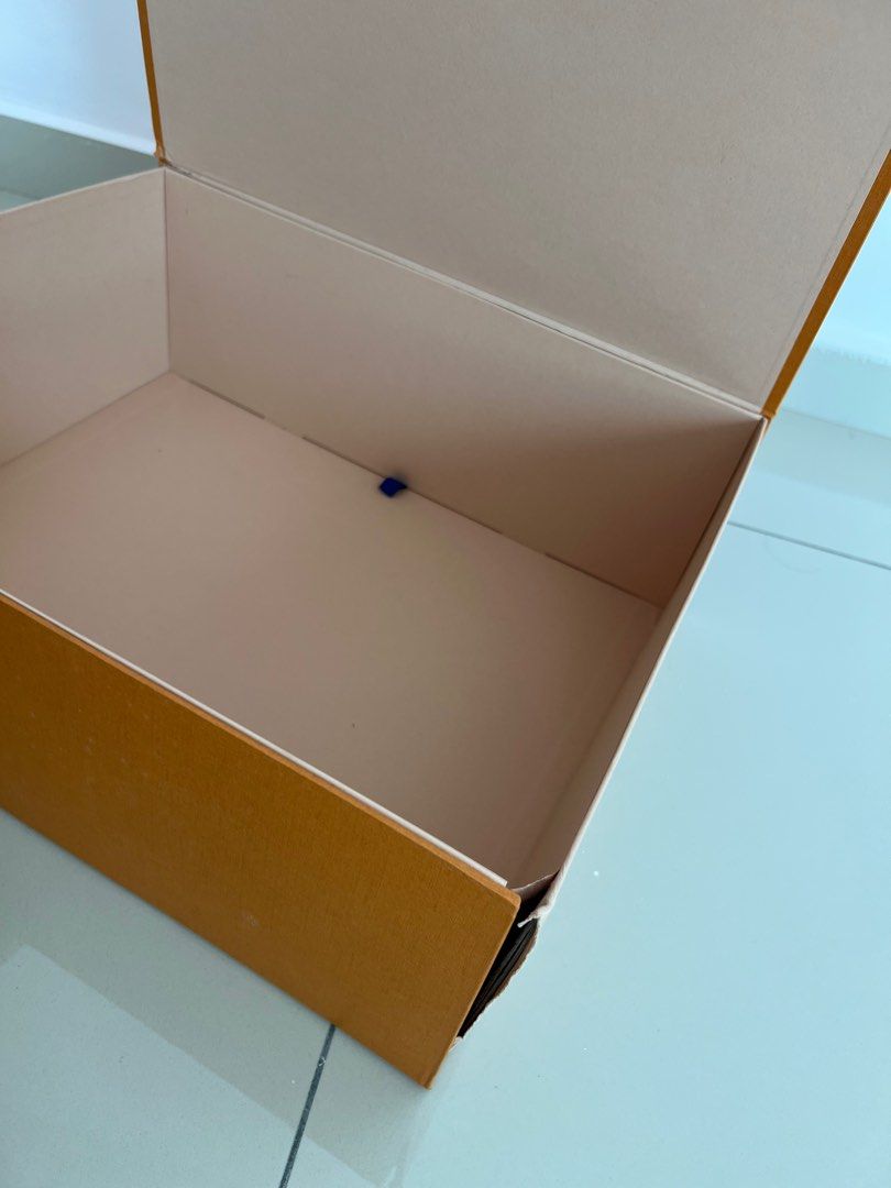 Boxes (Category: Bags & Wallets) located in Kuala Lumpur. Submitted by LoadOfLove (Listing ID 1321670693, Image 3). Description: Spring cleaning Clearing unwanted Lv box Authentic guarantee Suitable for Neo noe bucket bag or speedy bags size 30 Posting cost not included .