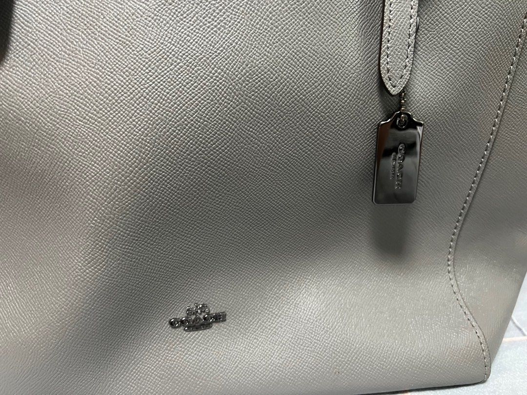 Coach （分類：Tote Bags）位於 Hong Kong。 由 winniecheung 提交（商品編號 1321692021，圖片 3）。簡介： 清屋，小用。