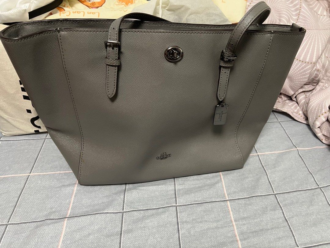 Coach （分類：Tote Bags）位於 Hong Kong。 由 winniecheung 提交（商品編號 1321692021，圖片 4）。簡介： 清屋，小用。
