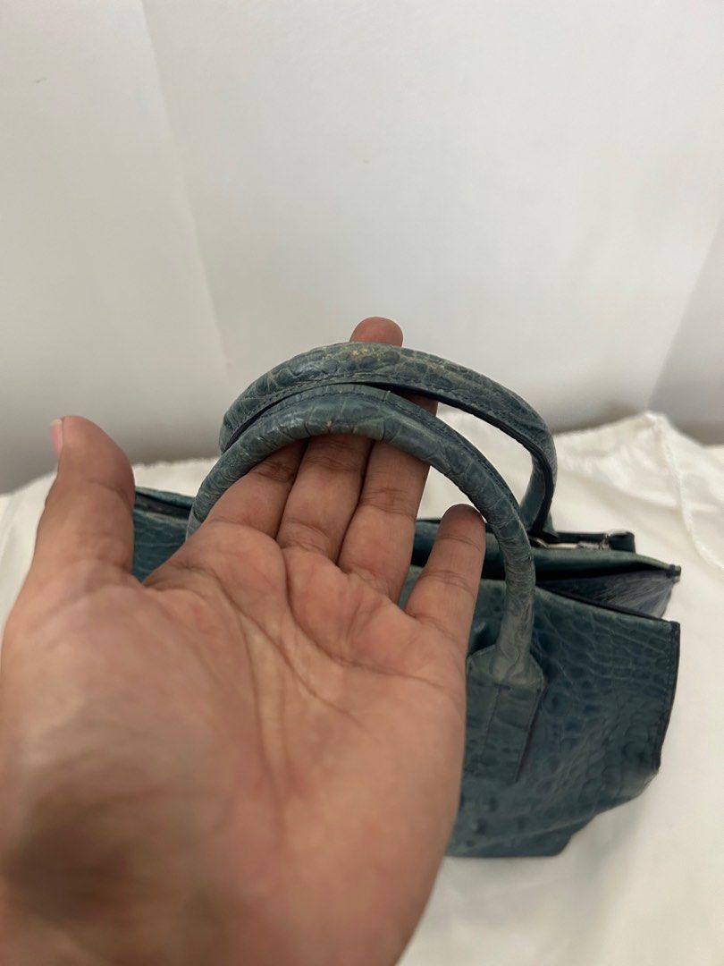 Furla Croc Shoulder bag (Category: Luxury Bags & Wallets) located in Quezon City. Submitted by bagsandstuffhub (Listing ID 1321722161, Image 3). Description: Croc leather Mediumish in size Very nice in actual.