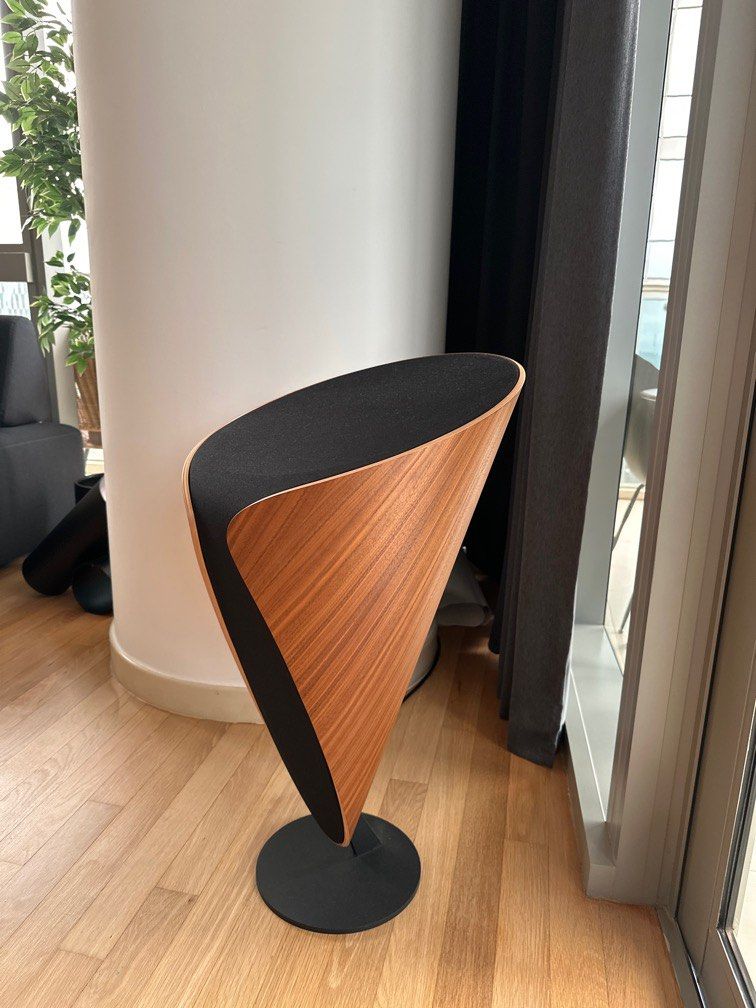 Davone Meander (Category: Soundbars, Speakers & Amplifiers) located in Singapore. Submitted by mdotku (Listing ID 1321663100, Image 3). Description: Perfect condition.