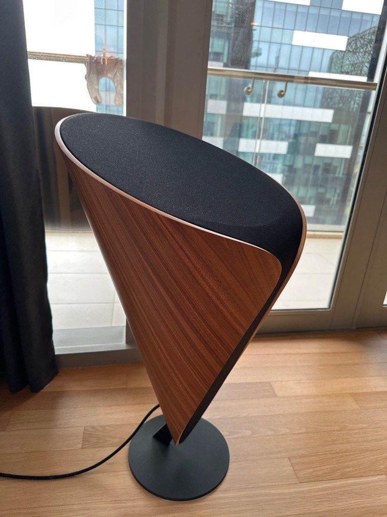 Davone Meander (Category: Soundbars, Speakers & Amplifiers) located in Singapore. Submitted by mdotku (Listing ID 1321663100, Image 2). Description: Perfect condition.