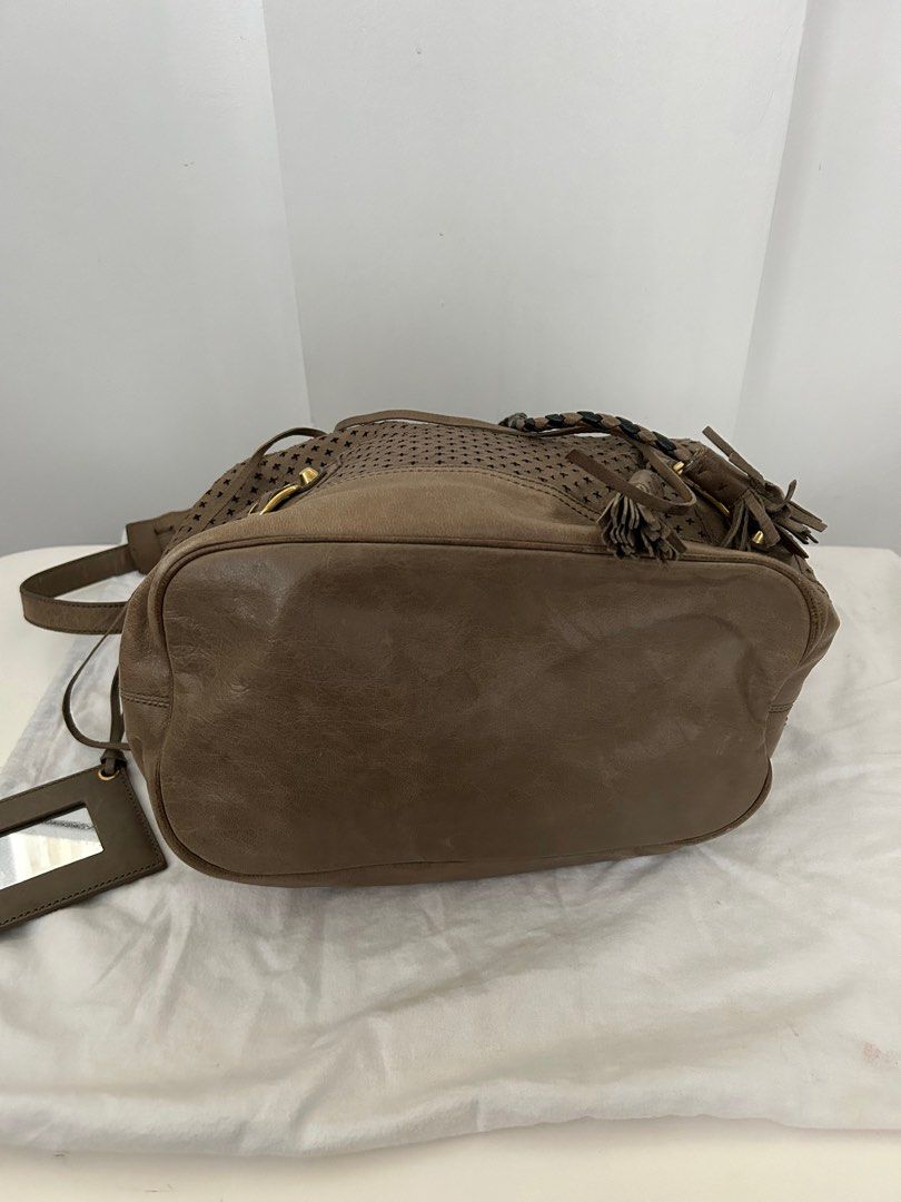 Balenciaga Distressed shoulder bag (Category: Luxury Bags & Wallets) located in Quezon City. Submitted by bagsandstuffhub (Listing ID 1321720990, Image 3). Description: With dustbag Distressed leather Large Very good condition.