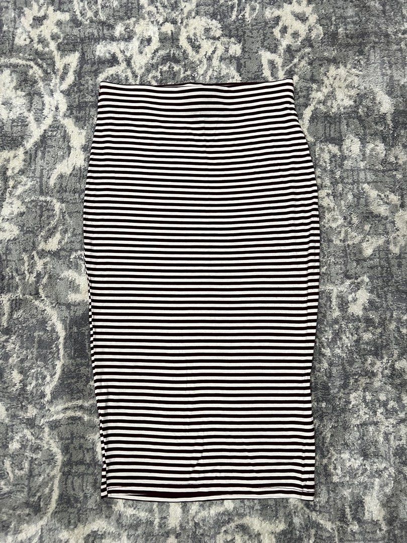 Dorothy Perkins midi skirt (Category: Skirts) located in Pasay City. Submitted by netuy (Listing ID 1321670958, Image 1). Description: Midi striped skirt. Color brown and beige. Very soft fabric. Can be worn with polos, tank tops, cropped shirts, denim tops or with just about anything. Very classic. .