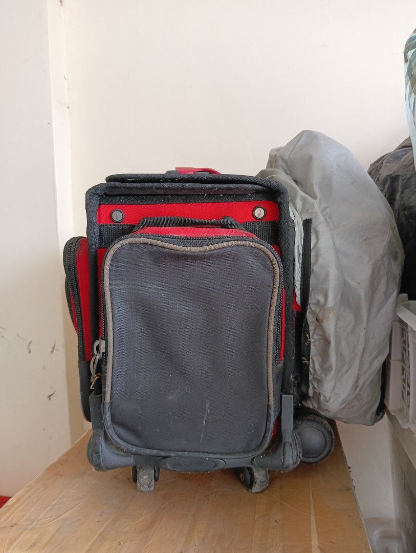 Hawk bag (Category: Strollers) located in Santa Rosa. Submitted by amiraamara (Listing ID 1321660857, Image 3). Description: super sturdy 16x11x17.