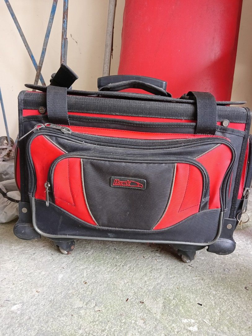 Hawk bag (Category: Strollers) located in Santa Rosa. Submitted by amiraamara (Listing ID 1321660857, Image 1). Description: super sturdy 16x11x17.