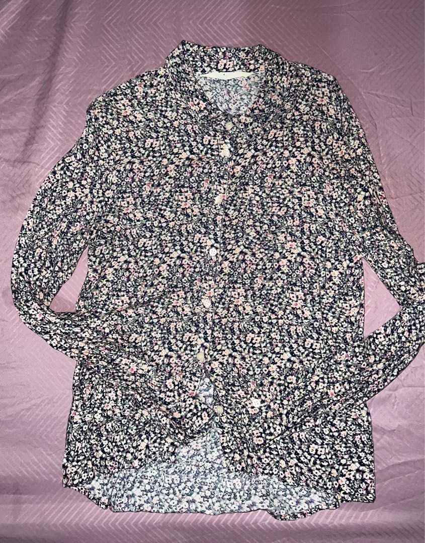 H&M Floral Longsleeve Blouse (Category: Blouses) located in Taguig. Submitted by belabelabela (Listing ID 1321803240, Image 3). Description: • good as brand new (worn once or twice only) • in VERY GOOD condition • no damages rfs: decluttering.