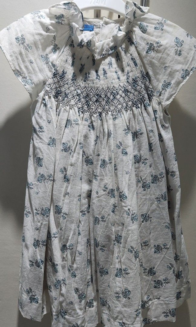 Juniors Hand Smocked Dress (Category: Babies & Kids Fashion) located in Pasig City. Submitted by declutterwithmatt (Listing ID 1321786286, Image 1). Description: 3 to 4Y on tag. Never worn..