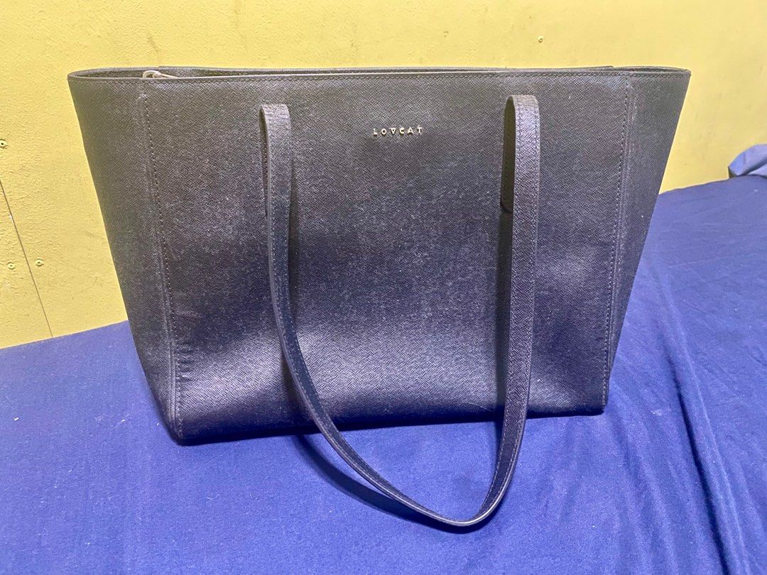 Lovcat tote bag (Category: Tote Bags) located in Bocaue. Submitted by cherryberryxxx (Listing ID 1321701081, Image 1). Description: Good condition RFS: decluttering.