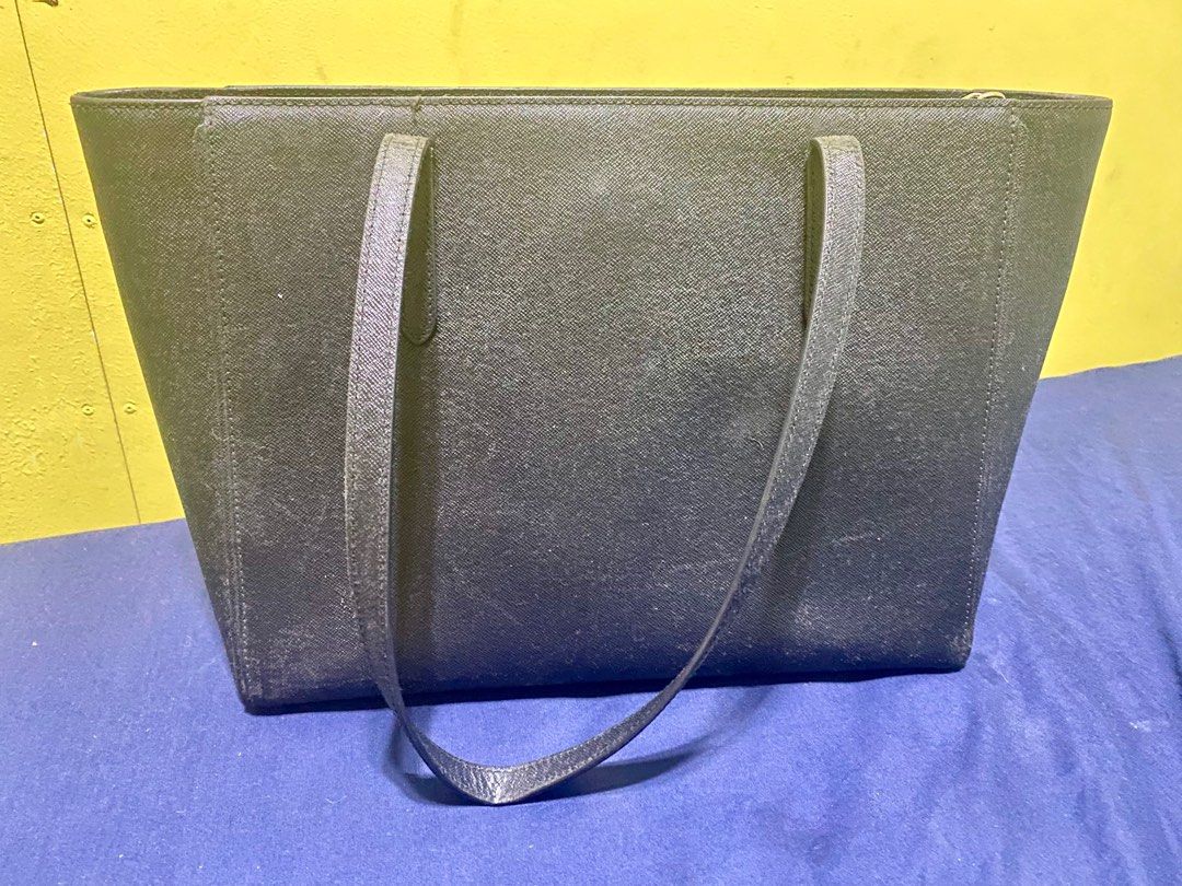 Lovcat tote bag (Category: Tote Bags) located in Bocaue. Submitted by cherryberryxxx (Listing ID 1321701081, Image 2). Description: Good condition RFS: decluttering.
