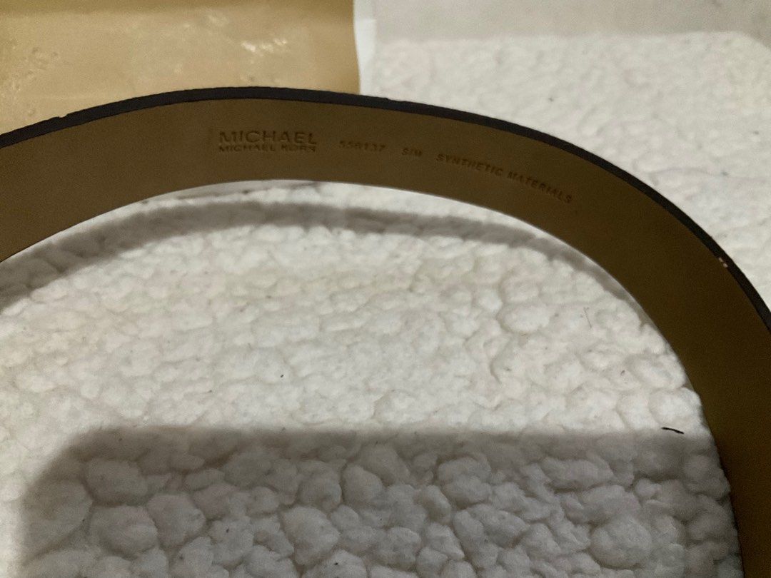Michael Kors Belt bag (Category: Purses & Pouches) located in Batangas. Submitted by devolerpyu19 (Listing ID 1321769092, Image 2). Description: Almost new Once used during my daughters bday Small for my things.