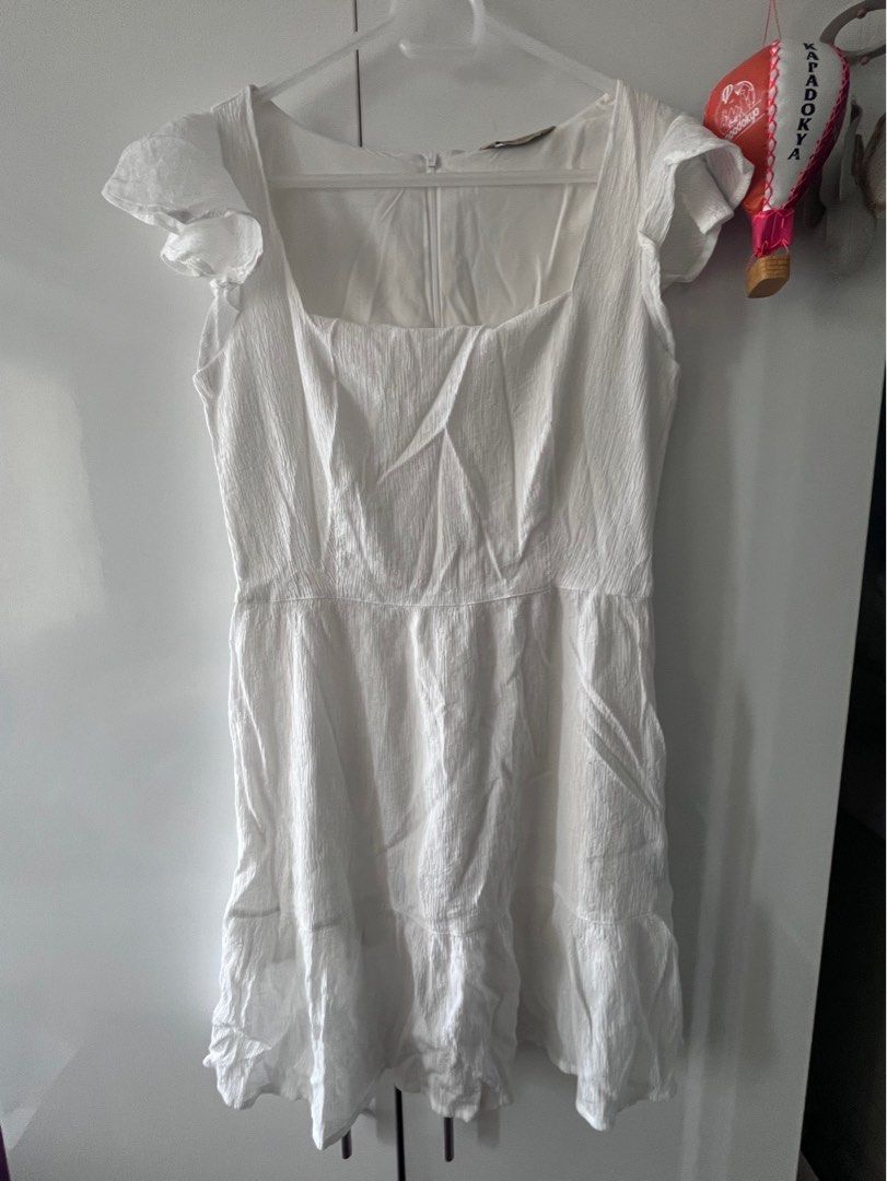 Mossimo short dress WHT L (Category: Dresses) located in Mandaluyong City. Submitted by fringed (Listing ID 1321723875, Image 2). Description: Just used once as shown in picture . No issue.