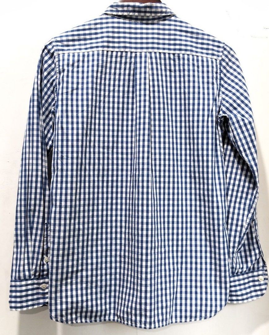 MUJI gingham poplin blouse (Category: Longsleeves) located in Quezon City. Submitted by sicnarf_95 (Listing ID 1321743718, Image 3). Description: tagged size Medium shoulders: 15.5" sleeves: 22" pit to pit: 15.5" length: 25".