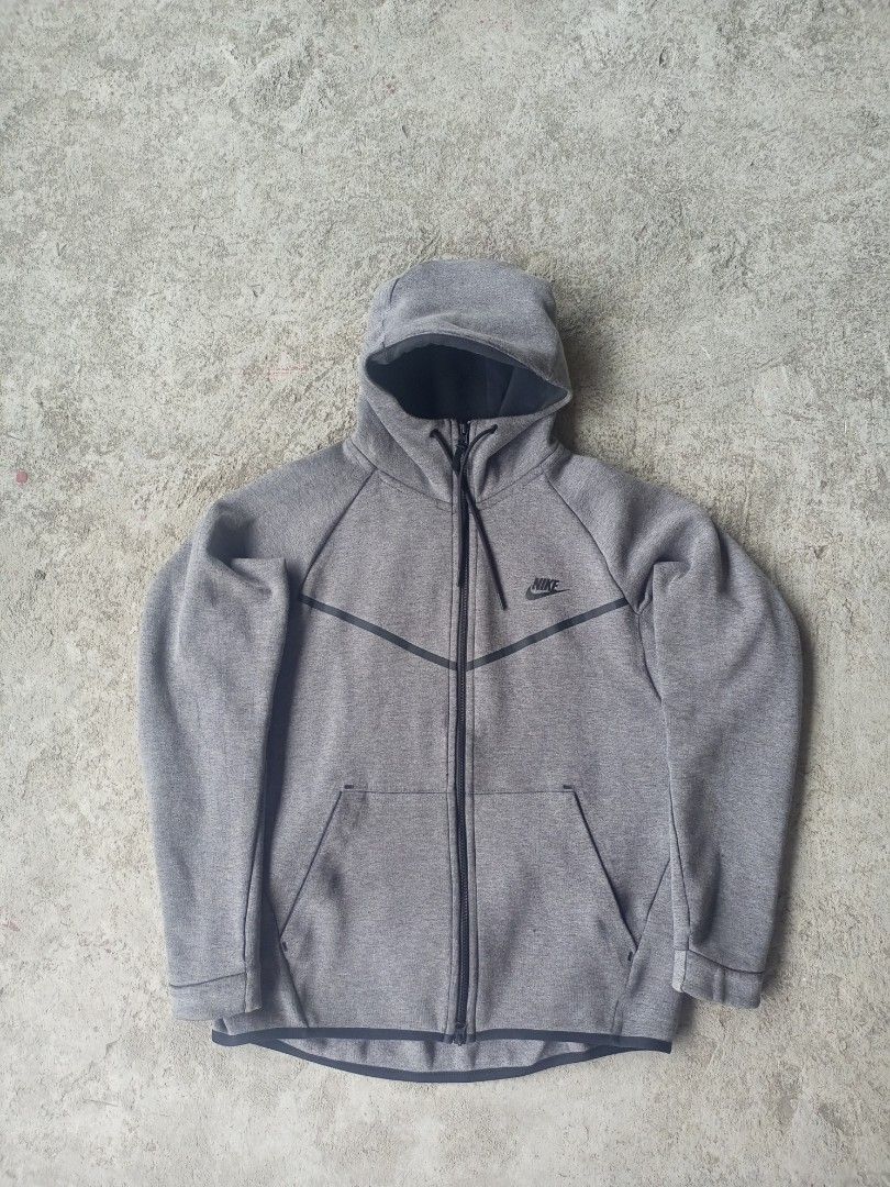 Nike Tech Fleece Grey (Category: Activewear) located in Manila. Submitted by aestheticv93798 (Listing ID 1321656297, Image 1). Description: Size Large On Tag.