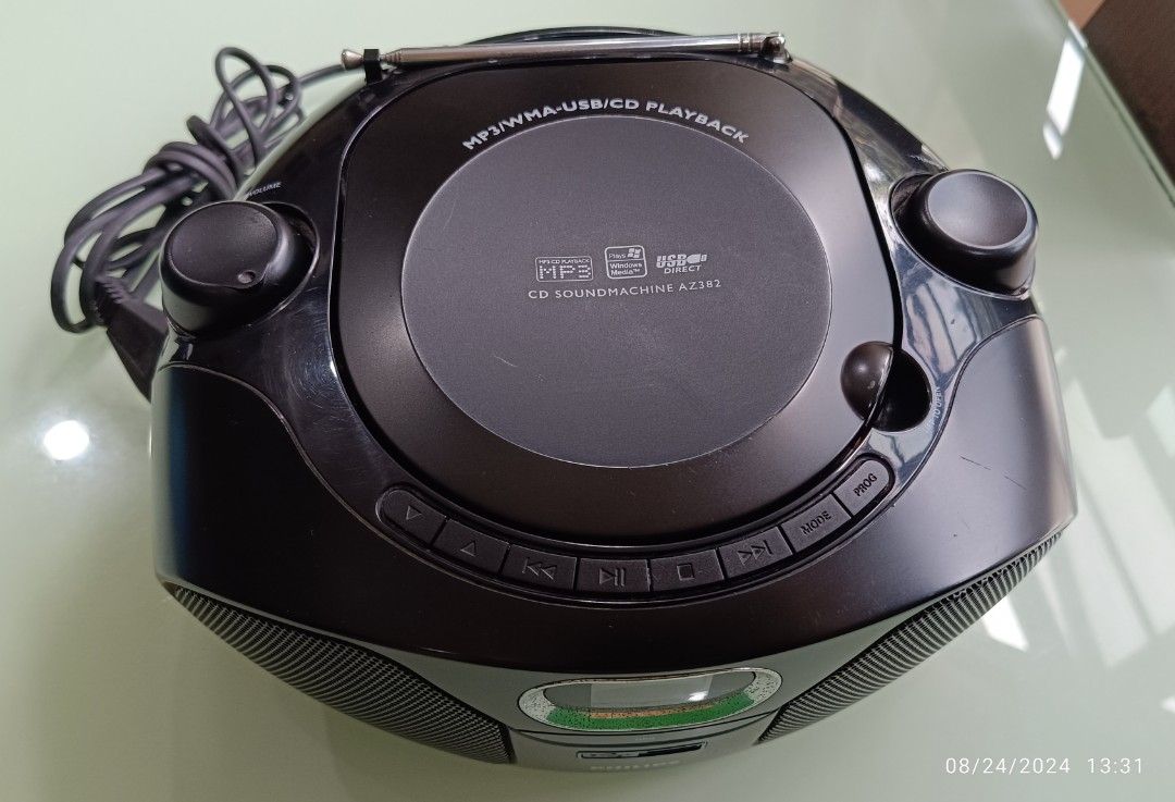 Philips CD Soundmachine AZ382 (defective) (Category: Portable Music Players) located in Pasig City. Submitted by richard.dg (Listing ID 1321715062, Image 2). Description: MP3/WMA/USB/CD Playback With AM/FM radio Pwedeng via battery Issue: may power kaso ayaw nang tumunog ng radio (baka yung tuner and issue); ayaw nang mag-basa/umikot ng CD As is where is.