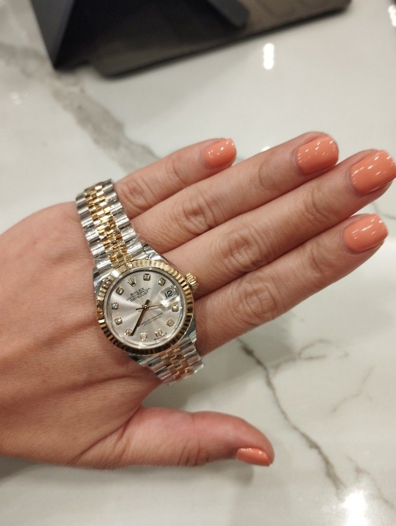 Under retail price Rolex Lady Datejust diamond FULL SET Luxury Watches on Carousell