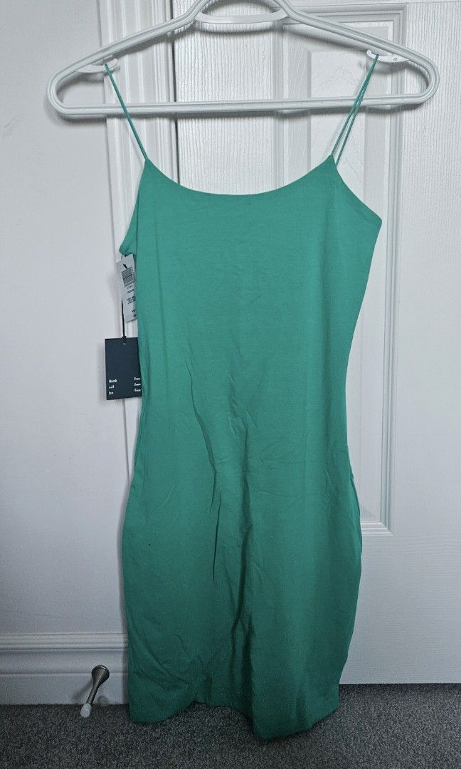 Roos Dress (Category: Clothes) located in Guelph. Submitted by suzy63 (Listing ID 1321824910, Image 1). Description: Brand: Wilfred Colour: Irish moss green Size: XS Brand new with tag.