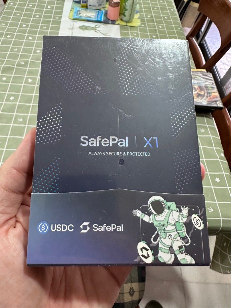 SafePal - x1 - crypto hardware wallet, Computers & Tech, Parts &  Accessories, Computer Parts on Carousell