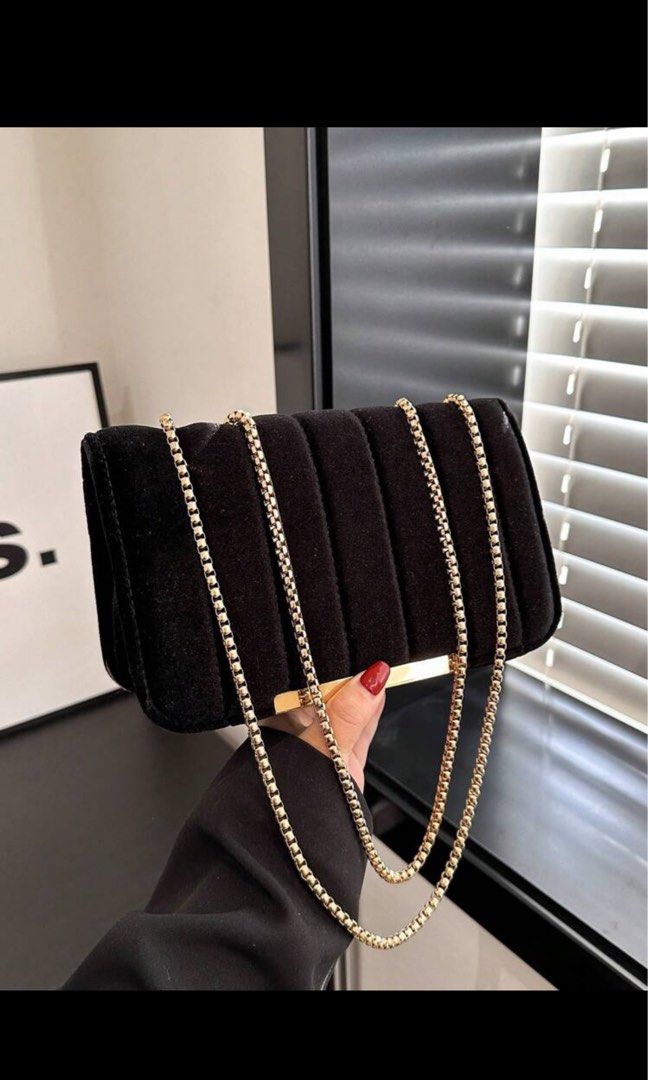 Shein Cross body bag (Category: Cross-body Bags) located in Santa Rosa. Submitted by ivanandvannahstuff (Listing ID 1321736260, Image 1). Description: Used once for an event. .