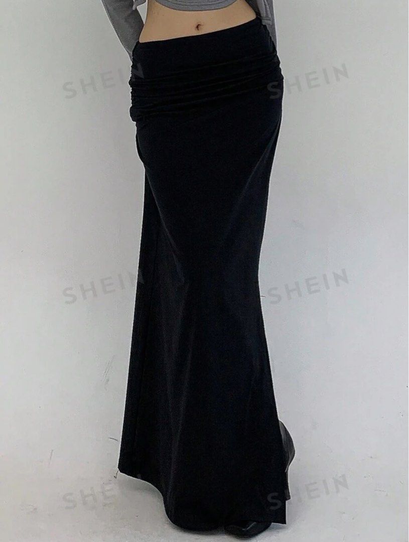 SHEIN DAZY BLACK MAXI LONG SKIRT (Category: Skirts) located in Makati City. Submitted by prettyfaves (Listing ID 1321775325, Image 3). Description: Shein Dazy Black Maxi Long Skirt Color: Black P670 only LP Posted Fits waist 28-29 inches RFS: Wrong size.